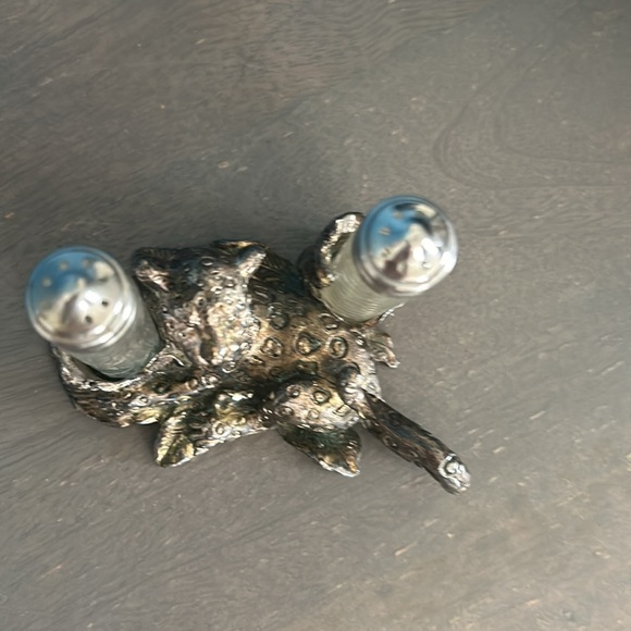 Leopard Salt and Pepper Set - Picture 2 of 7